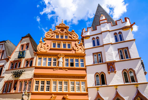 casco antiguo histórico de trévernero en alemania - trier fotografías e imágenes de stock