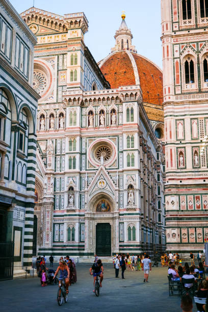 an evening view of the cathedral of santa maria del fiore in florence - rose window florence italy cathedral tuscany imagens e fotografias de stock