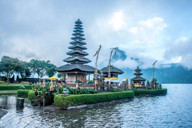 Foggy Day Near Pura Ulun Danu Beratan the Floating Temple in Bali, Indonesia Foggy Day Near Pura Ulun Danu Beratan the Floating Temple in Bali, Indonesia floating temple in lake bedugul bali stock pictures, royalty-free photos & images