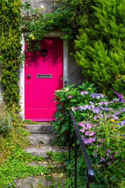 Exterior of a Cottage on Gold Hill in Shaftesbury, Dorset, UK Dorset, UK - August 1st 2020: Pretty exterior of a cottage located on the famous and picturesque Gold Hill in the town of Shaftesbury in Dorset, UK. shaftesbury england stock pictures, royalty-free photos & images