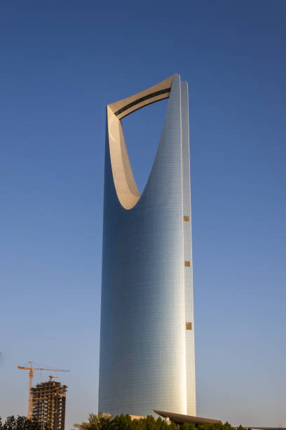 bâtiments géants à riyad, la capitale du royaume d’arabie saoudite - tower building photos et images de collection