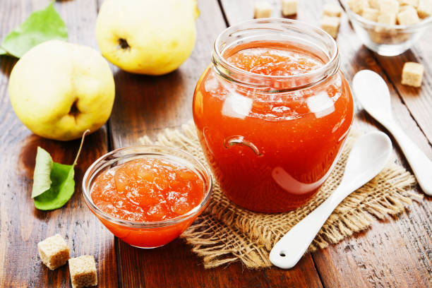 confiture de coing frais - quince photos et images de collection