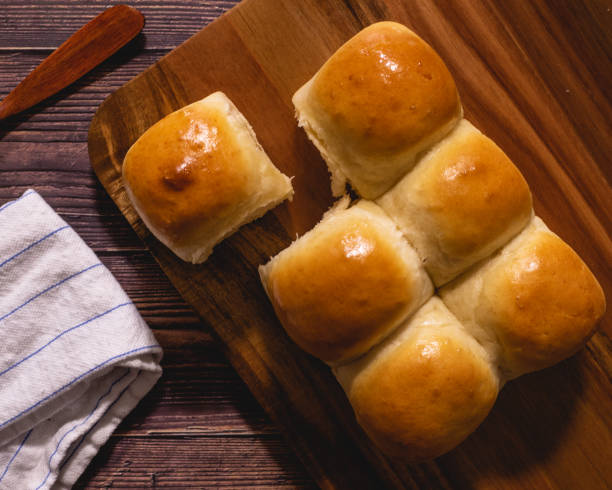 pav appena sfornato (involtini per la cena indiani) - bun foto e immagini stock