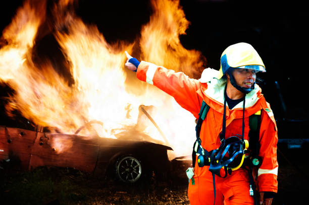 The fireman in charge directed the workforce to put out the burning rear fire
