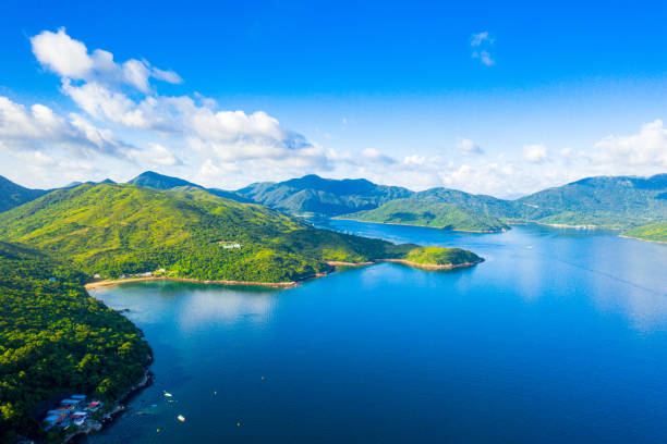 geoparque global de hong kong de china. distrito sai kung. - clear sky hong kong island hong kong china fotografías e imágenes de stock