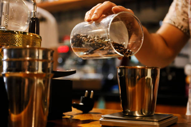 Barista Weighs Roasted Coffee Grains