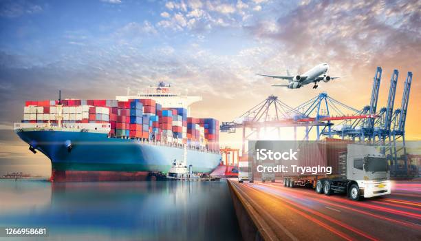 Photo libre de droit de Global Business Logistics Import Export Background And Container Cargo Cargo Ship Transport Concept banque d'images et plus d'images libres de droit de Fret