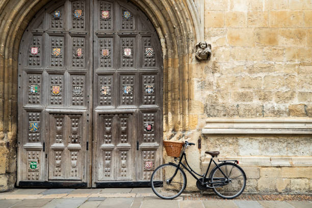 Old Fashioned Bicycle Outside Oxford University College Building Old Fashioned Bicycle Outside Oxford University College Building oxford england stock pictures, royalty-free photos & images