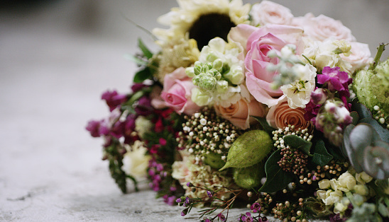 Closeup shot of a bridal bouquet in an empty room