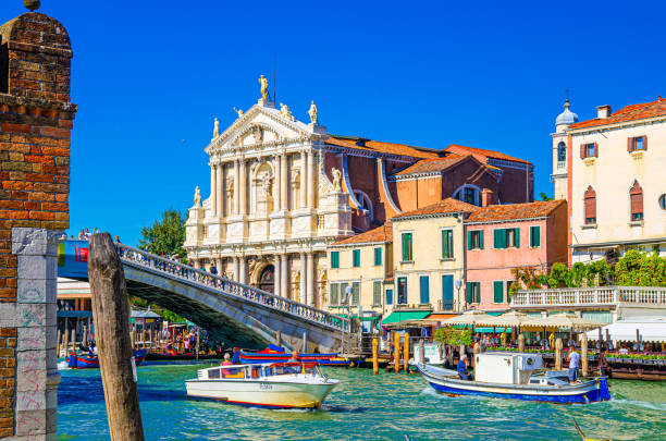 centro histórico de venecia - ponte degli scalzi fotografías e imágenes de stock