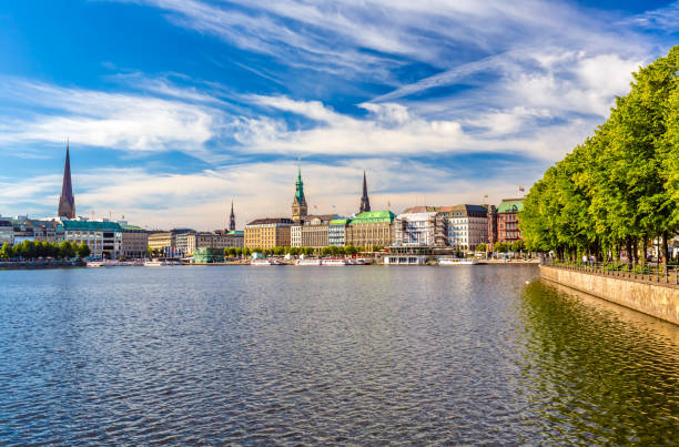 istock Binnenalster in Hamburg 1267010530