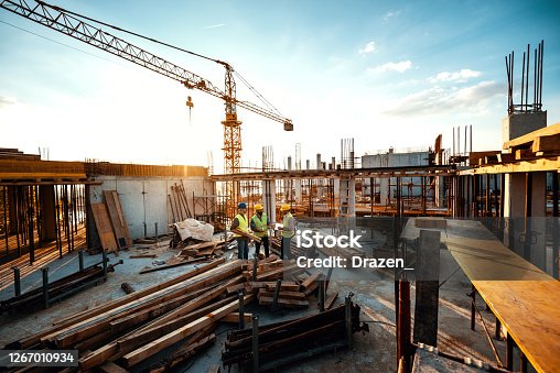 istock Experienced engineer explaining the problems in construction works - development after recession 1267010934