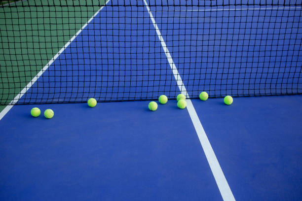 tennis balls and net on court - tennis indoors court ball imagens e fotografias de stock