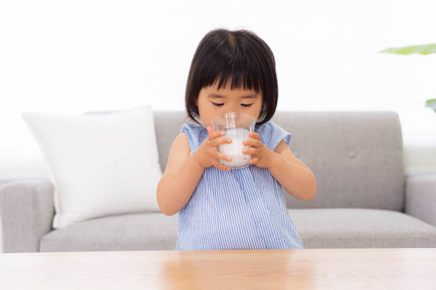 little girl drinking fresh milk - milk child drinking little girls imagens e fotografias de stock