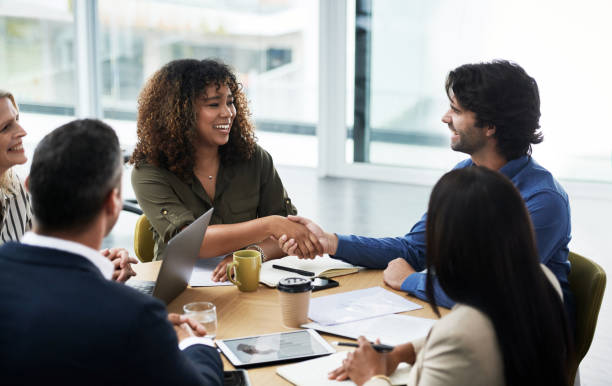 istock And that's how you close a deal 1267074650