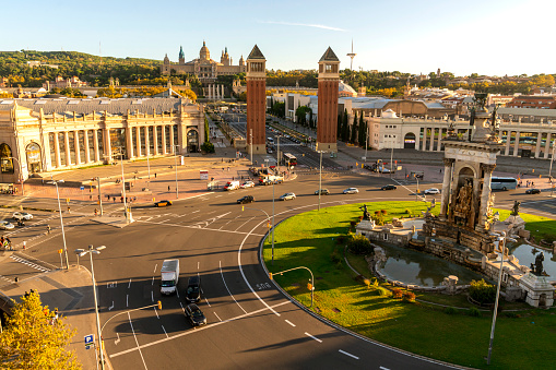 Plaza d'Espanya. Central plaza bordered by architectural landmarks, with fountain shows, shopping and an arena.