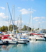larnaca-marina-motorboote-yachten-zypern