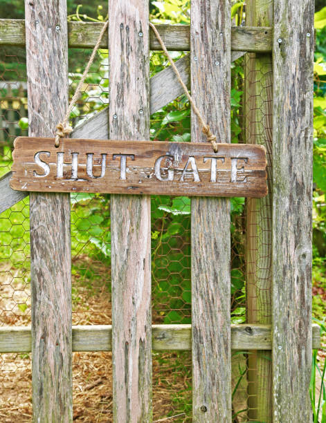 istock Garden sign that says Shut Gate 1267147384