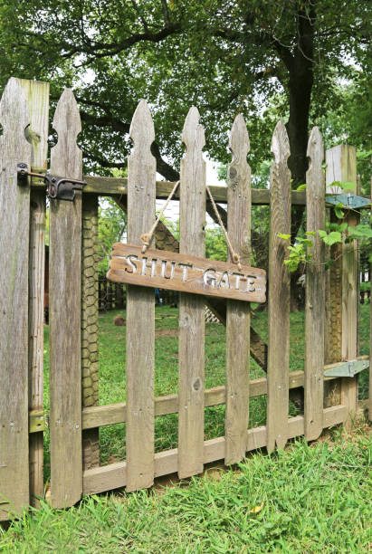 istock Garden sign that says Shut Gate 1267237733