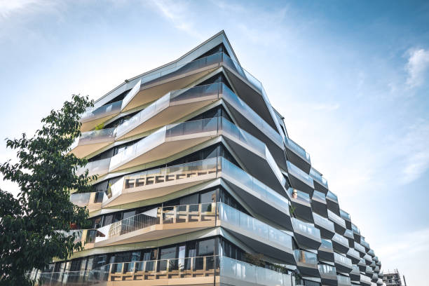 balcones futuristas de nueva arquitectura residencial en berlín - fines del período moderno fotografías e imágenes de stock