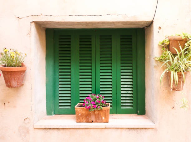 fenêtre de juliette - travel juliets balcony balcony europe photos et images de collection