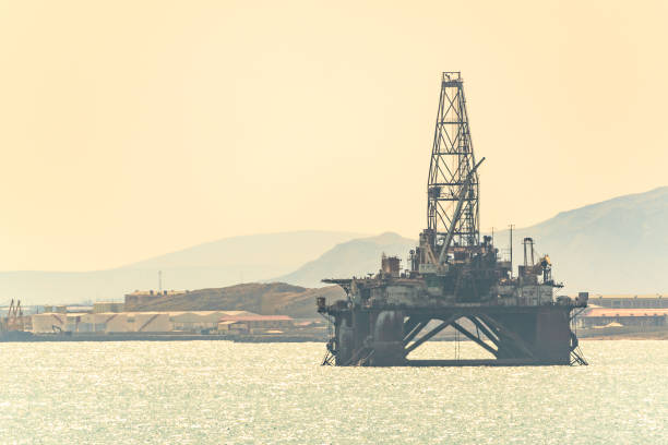 istock Oil platform in sea 1267316391