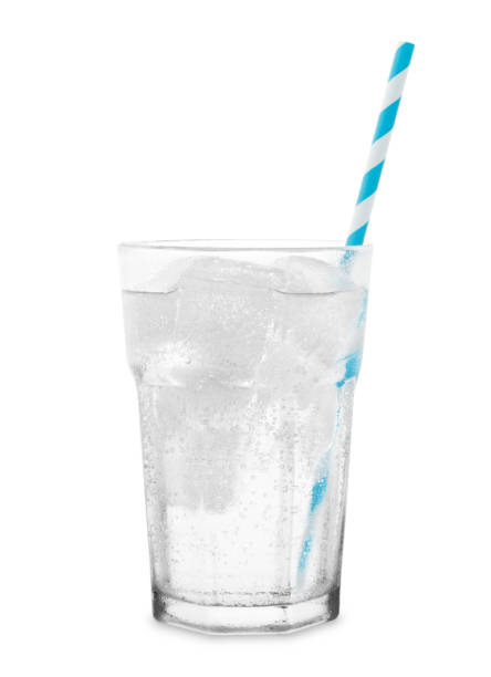 bevanda alla soda al lime al limone - water glass isolated condensation foto e immagini stock