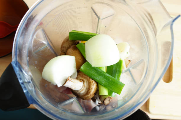 istock Make traditional Chinese Bun: make onion, mushroom and pork fillings with a blender 1267386571