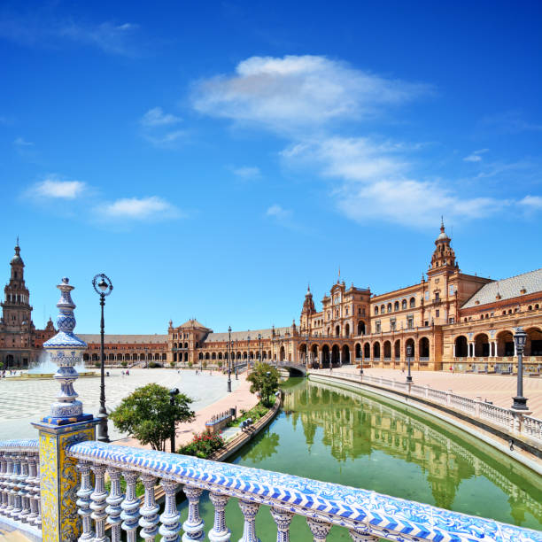 пласа-де-эспана в севилье - sevilla plaza de espana seville spain стоковые фото и изображения