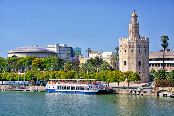 torre dorada, sevilla - seville sevilla andalusia torre del oro fotografías e imágenes de stock