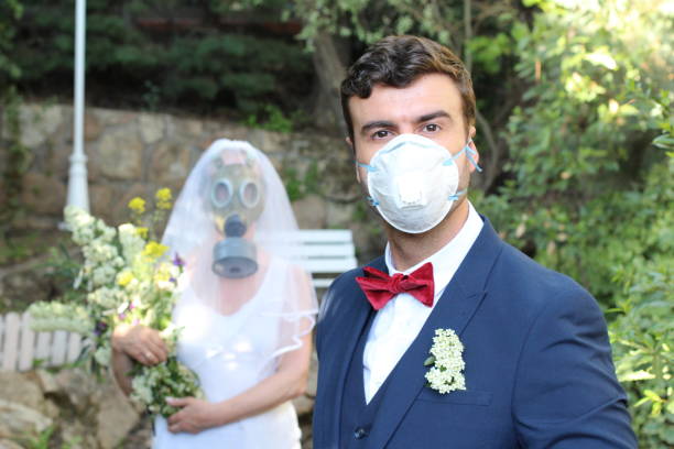 Couple getting married during pandemic