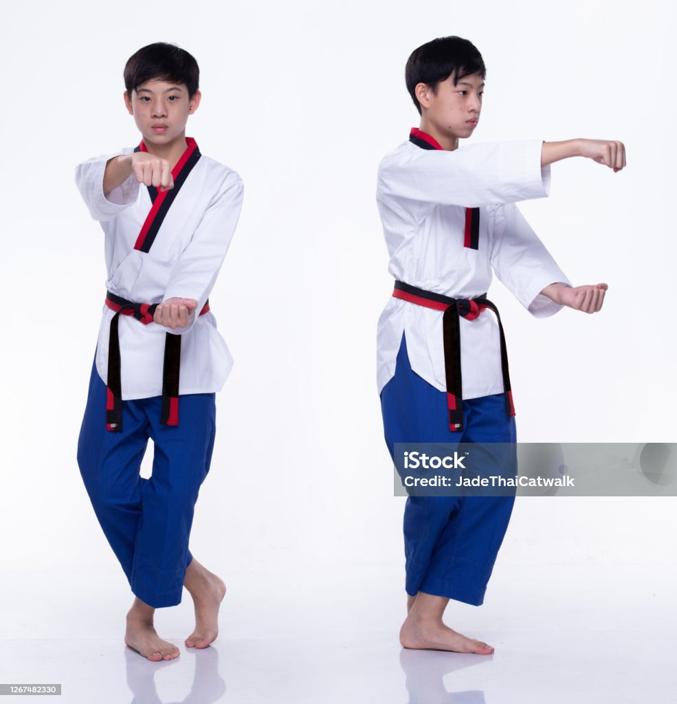 Vận Động Viên Quốc Gia Taekwondo Karate Đá Đấm Trên Nền Trắng Bị ...