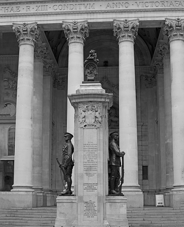 London, 2020. Standing proudly outside The Bank Of England is a memorial flanked by two soldiers commemorating those who lost their lives in the Great War 1714-1919