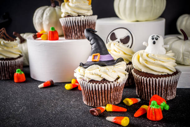istock Halloween cupcakes and cookies 1267493979
