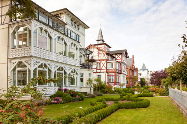 typical seaside resort architecture at binz, ruegen - binz imagens e fotografias de stock