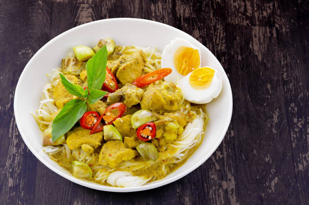 istock Green curry chicken with Thai rice noodles 1267538224