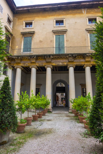 the loggia of palazzo valmarana in vicenza, veneto, italy - villa italian culture facade ornamental garden imagens e fotografias de stock