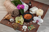 spa-und-wellness-accessoires-auf-braunem-holzhintergrund.jpg?b=1&s=170x170&k=20&c=ERvn6XVN5gWPjChImXzk6b-aLeXXP-sFtNnhVf2Y5nM=
