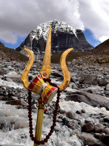 Mount Kailash A 6700 metre high mountain on the Tibetan plateau ,which is sacred to the Buddhist, Hindu , Jain and Bon religions. The mountain is revered by millions of Hindus, Buddhist and various Tibetan sects and is considered the abode of the great Hindu god Shiva jainism photos stock pictures, royalty-free photos & images