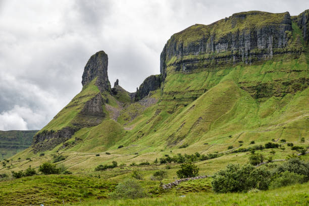 orły skała leitrim - mountain cliff mountain peak plateau zdjęcia i obrazy z banku zdjęć