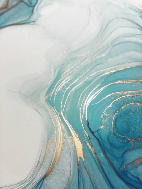 アルコールインク技術、青とターコイズ塗料の混合物で美しい豪華な抽象流体アート絵画。大理石の石のカット、輝く黄金の静脈の模倣。柔らかく、夢のようなデザイン。 - sea stone点のイラスト素材／クリップアート素材／マンガ素材／アイコン素材