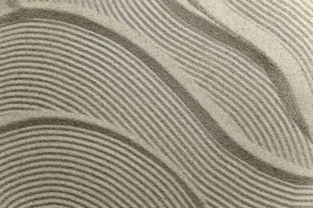sand pattern - yin yang symbol fotos imagens e fotografias de stock