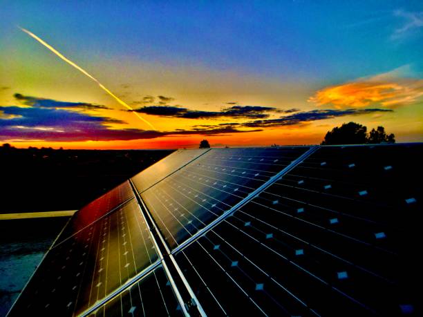 sunlight reflected on a rooftop solar panel sunset in sequim, wa - usa samuel howell stock pictures, royalty-free photos & images