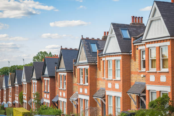 identical english terraced houses in crouch end, north london - tract houses imagens e fotografias de stock