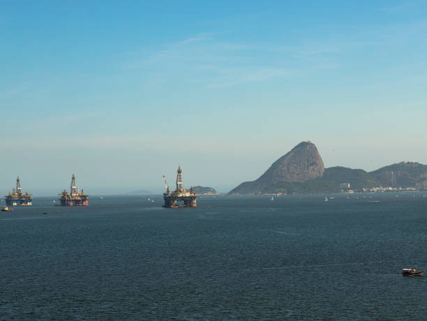 нефтегазовая промышленность. - oil rig brazil oil industry petroleum стоковые фото и изображения
