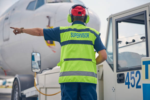 istock Supervisor pointing one hand to the left 1268080007
