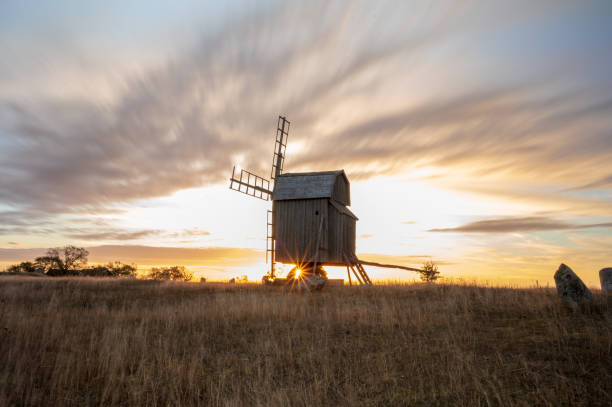 windmill, öland - scenics landscape windmill sunrise imagens e fotografias de stock