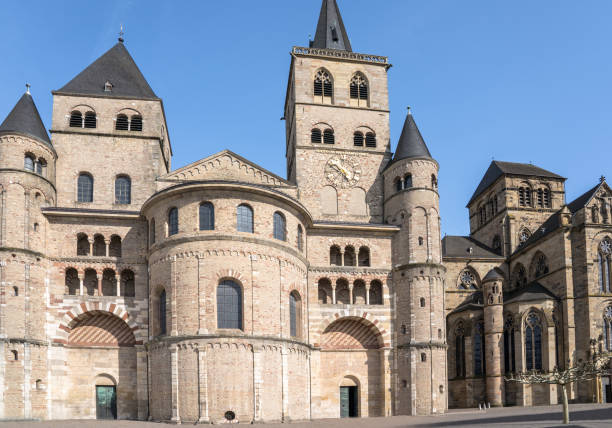 catedral romana de san pedro, tréveris, alemania - trierer dom fotografías e imágenes de stock