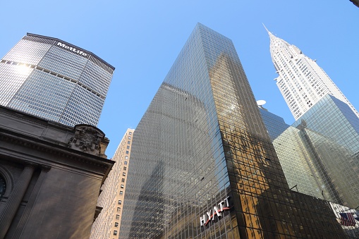 Street view of 42nd Street in New York. Visible buildings: MetLife building, Grand Hyatt hotel and Chrysler Building.
