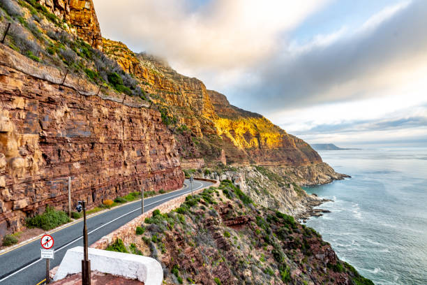 chapman's peak drive near cape town in south africa - south africa road cape town the garden route imagens e fotografias de stock